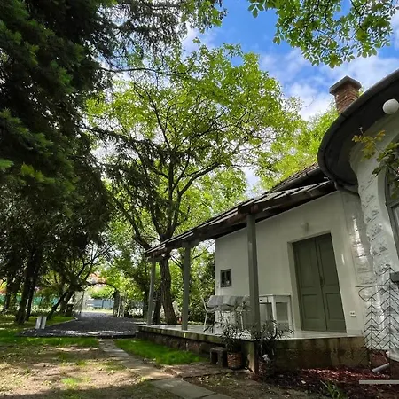 100 Eves Haz Holiday home Balatonakarattya
